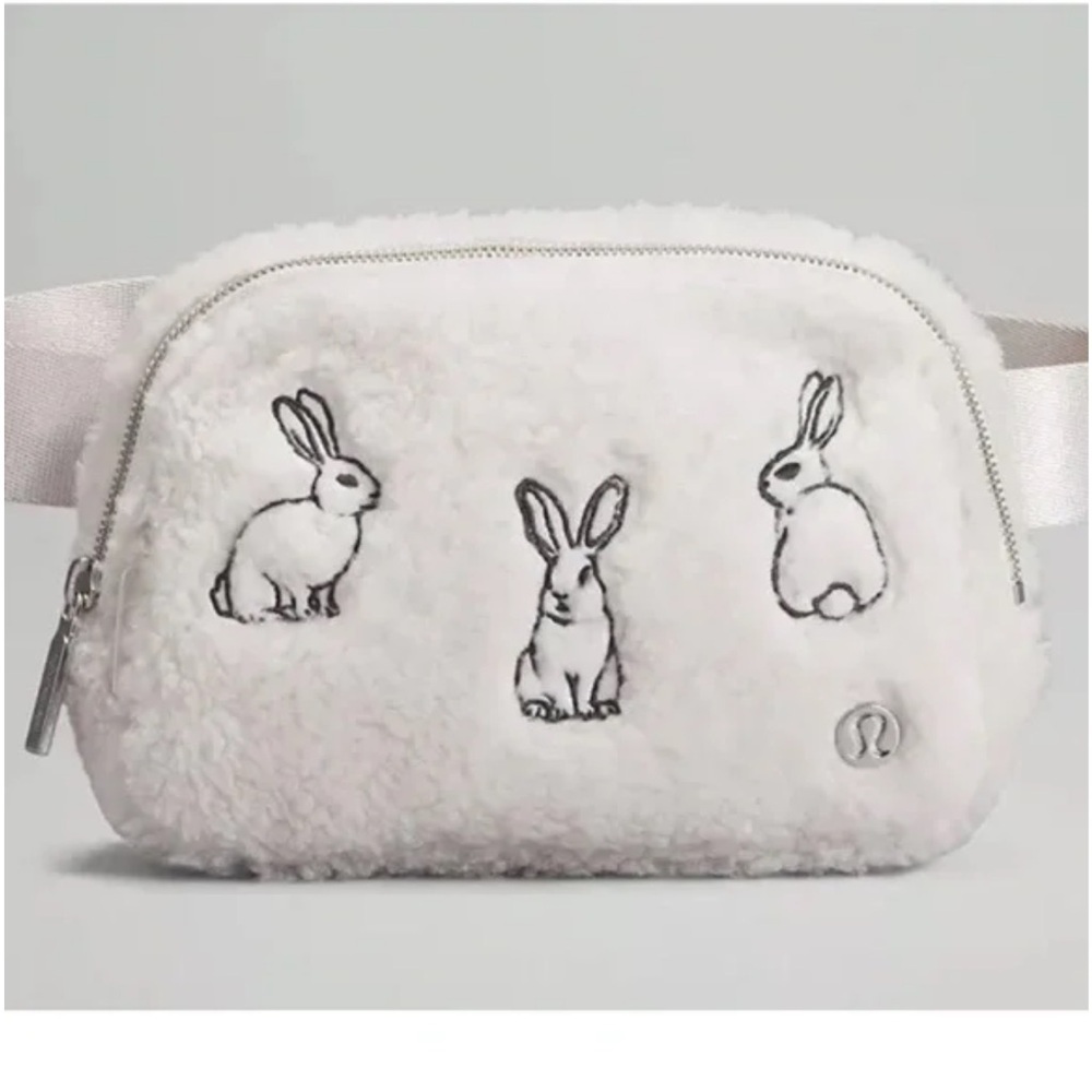 NWT Lululemon Limited Edition Everywhere Belt Bag New Year Fleece Lunar Rabbit